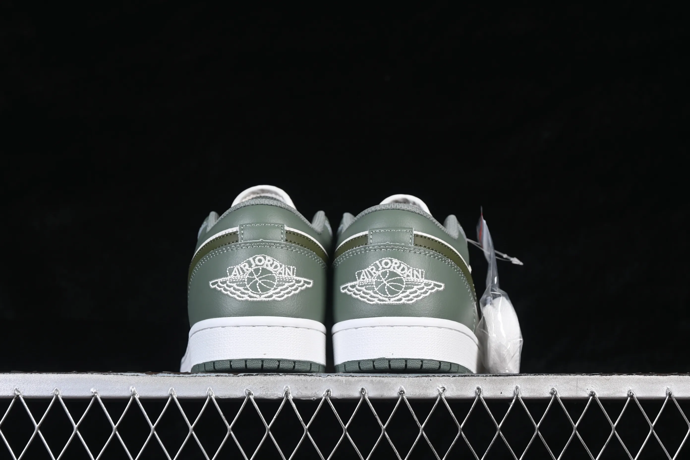 All categories Air Jordan Jordan series basketball shoes Air Jordan 1 Low High-end customized low-top sneakers Air Jordan 1 Low AJ1 Joe 1 meter white and green low-level cultural casual sneakers 553558-300